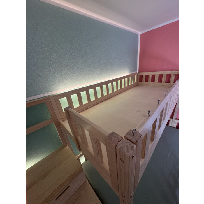 Kinder Etagenbett mit Treppe und Spielboden oben